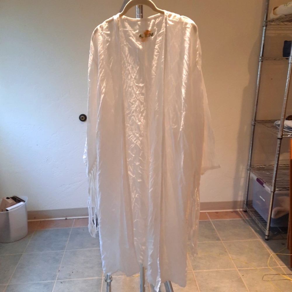 All Is Love White Robe Sz Small